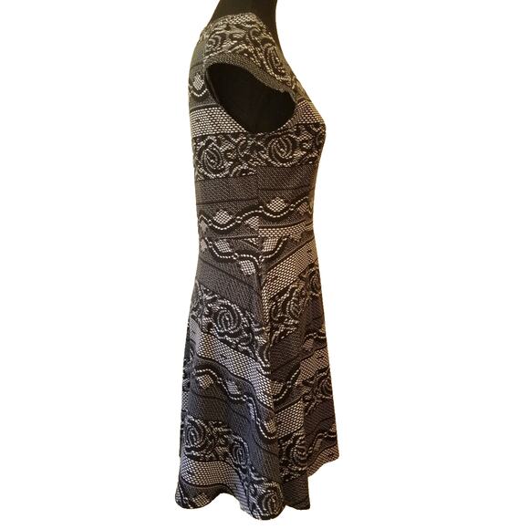 Vibe Sportswear Casual Dress Black & White Geometric Print Cap Sleeve Size L - Picture 2 of 5